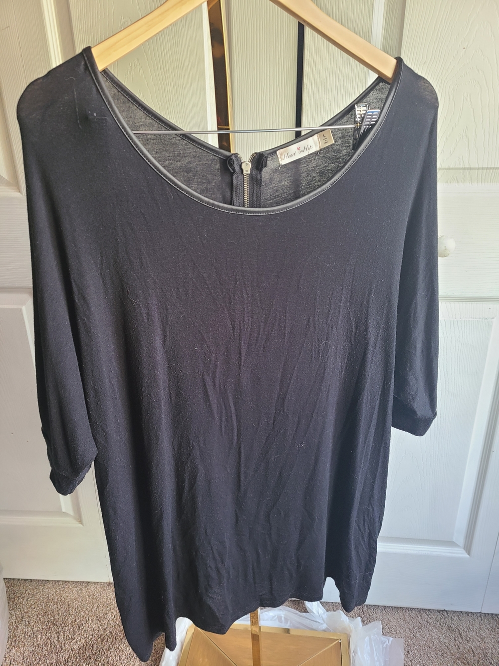 Heart Hips Black Short Sleeve Scoop Neck Top